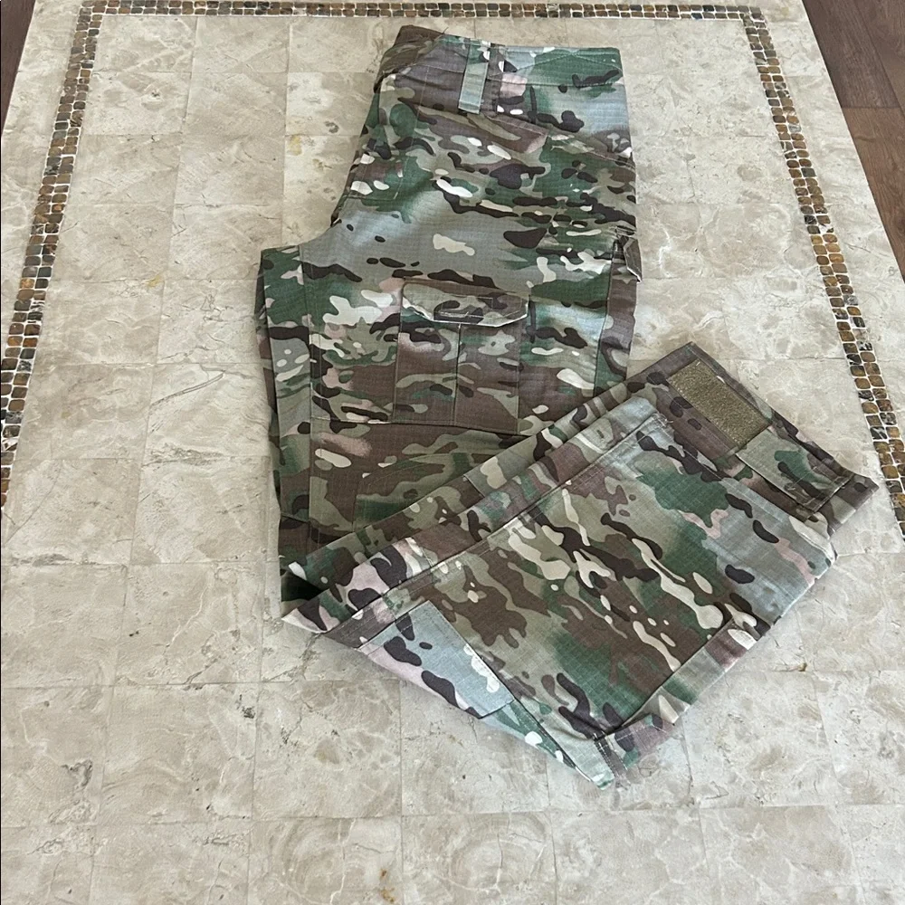 NWOT Tactical Pants Camouflage Cargo Pants Mens Size 32/32‎